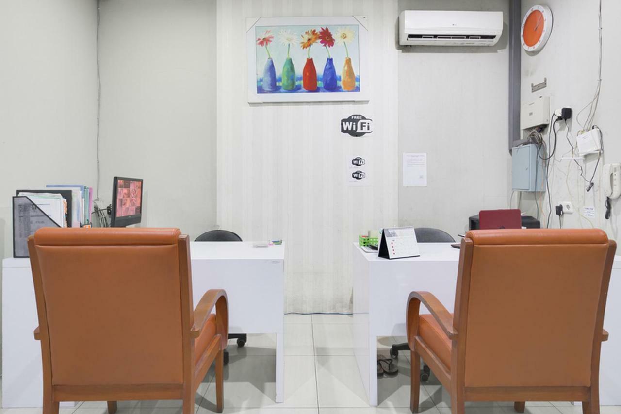泗水 索洛波约狂欢节公园附近红门旅馆酒店 外观 照片