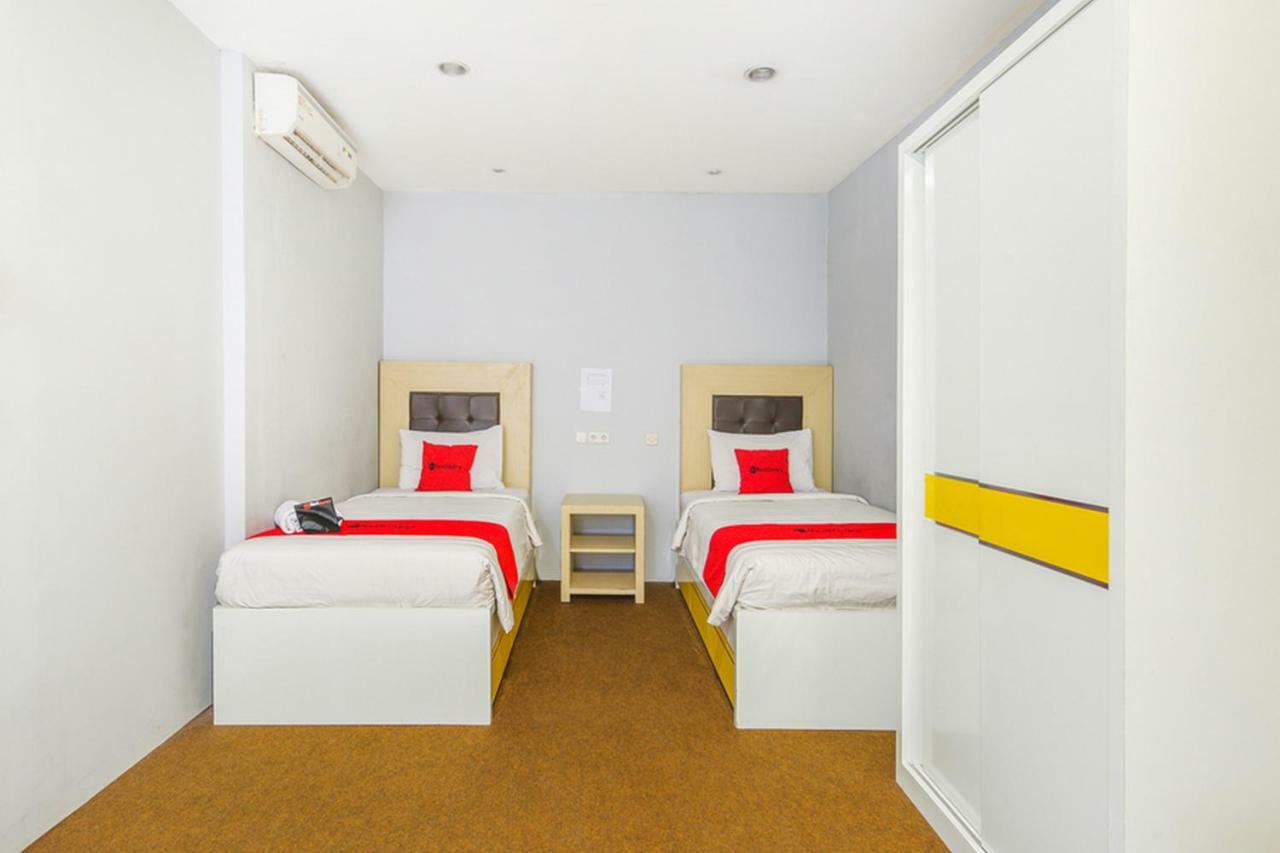泗水 索洛波约狂欢节公园附近红门旅馆酒店 外观 照片