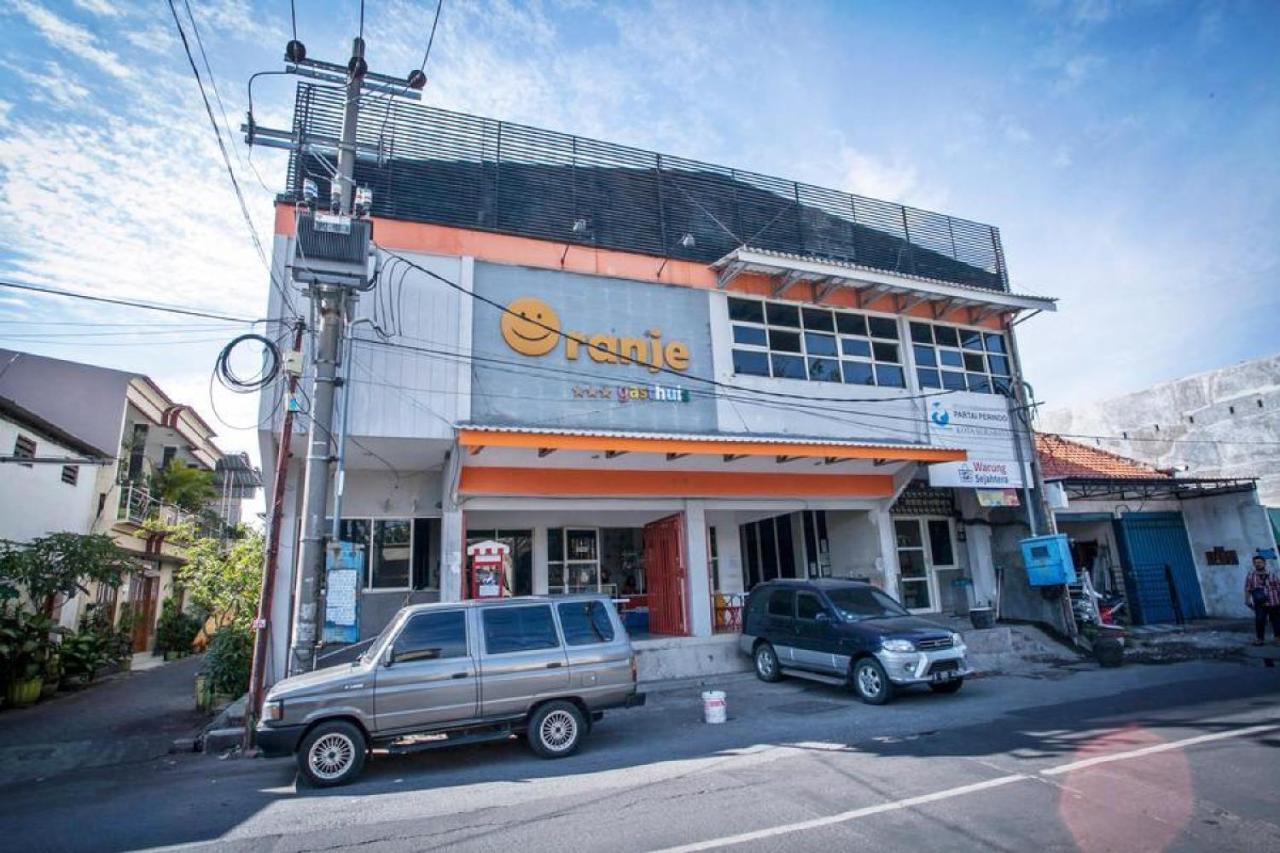 泗水 索洛波约狂欢节公园附近红门旅馆酒店 外观 照片